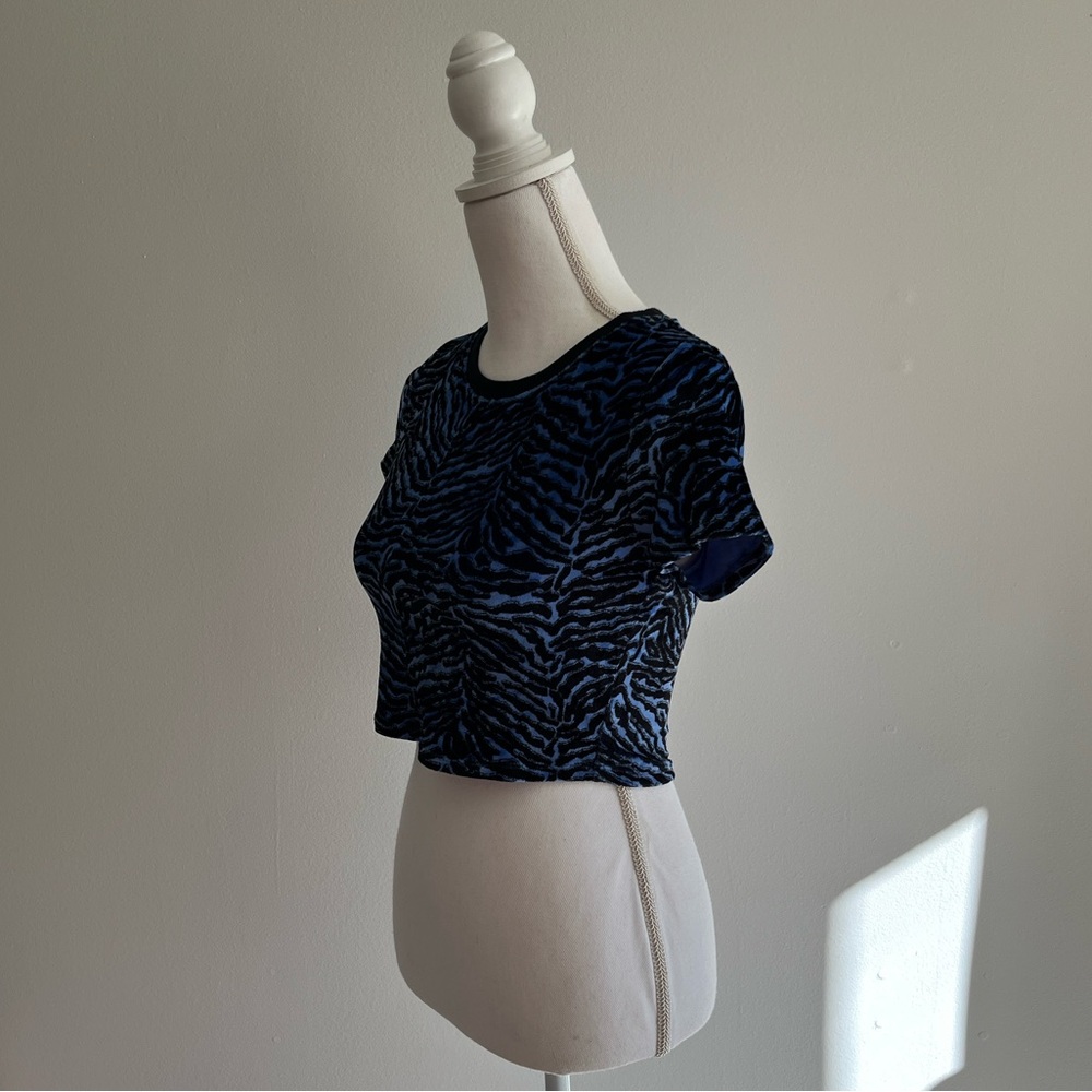 UO Kaleo Velour Short Sleeve Cropped Top - Picture 10 of 15